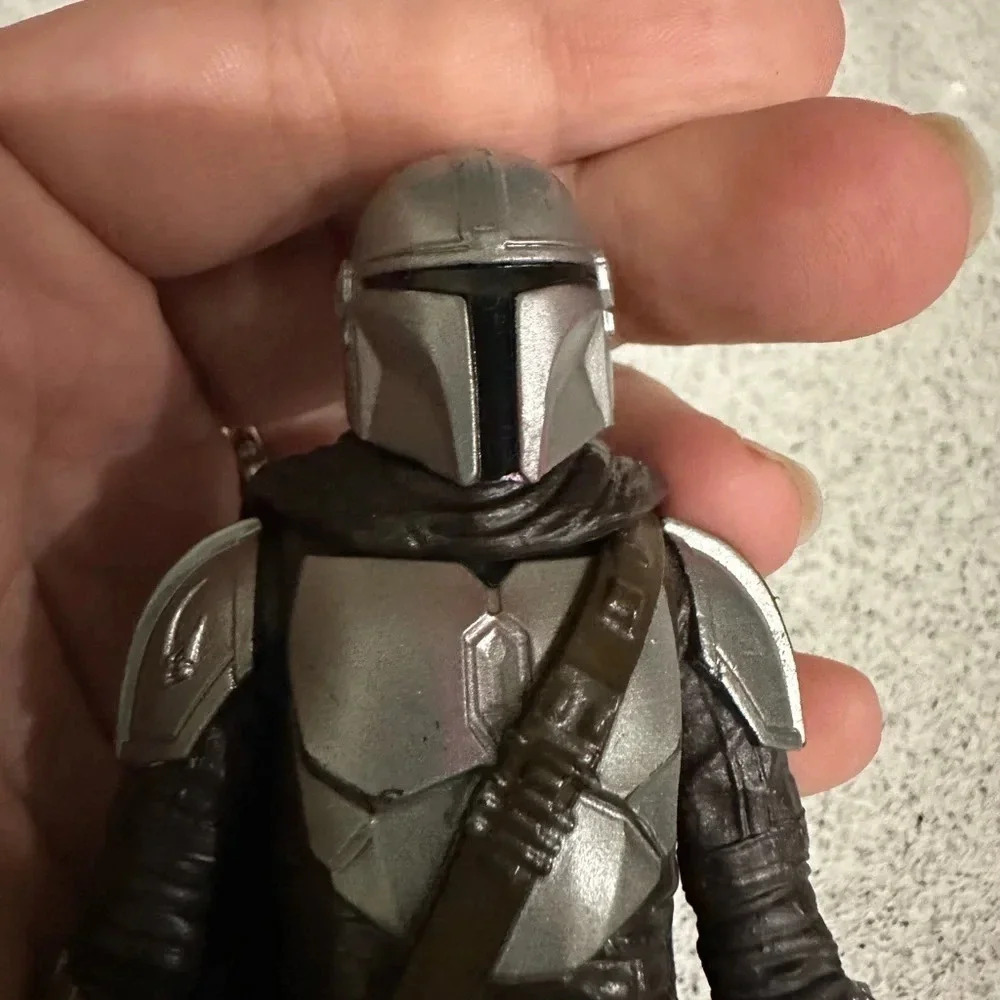 Mandalorian Toy Figure - Picture 4 of 4